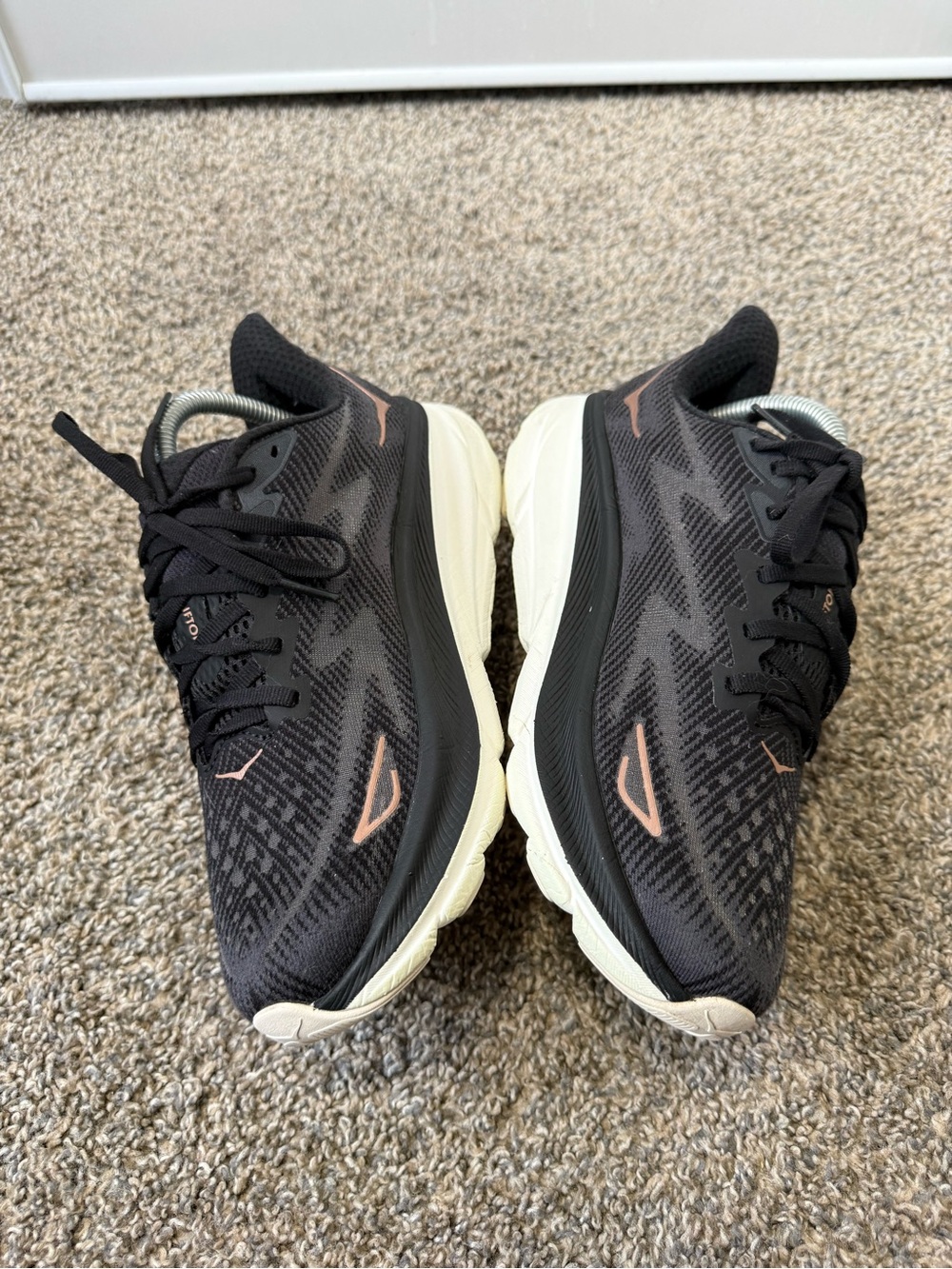 Hoka one one clifton 9 Black with Rose Gold Logo Running Sneakers - Picture 3 of 6